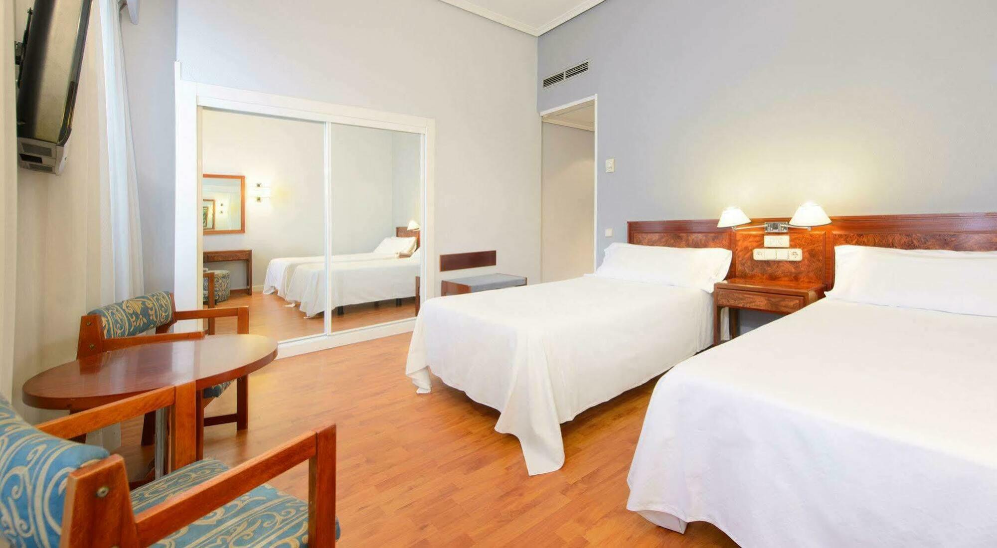 Hotel Madrid Gran Via 25, Affiliated by Meliá Esterno foto